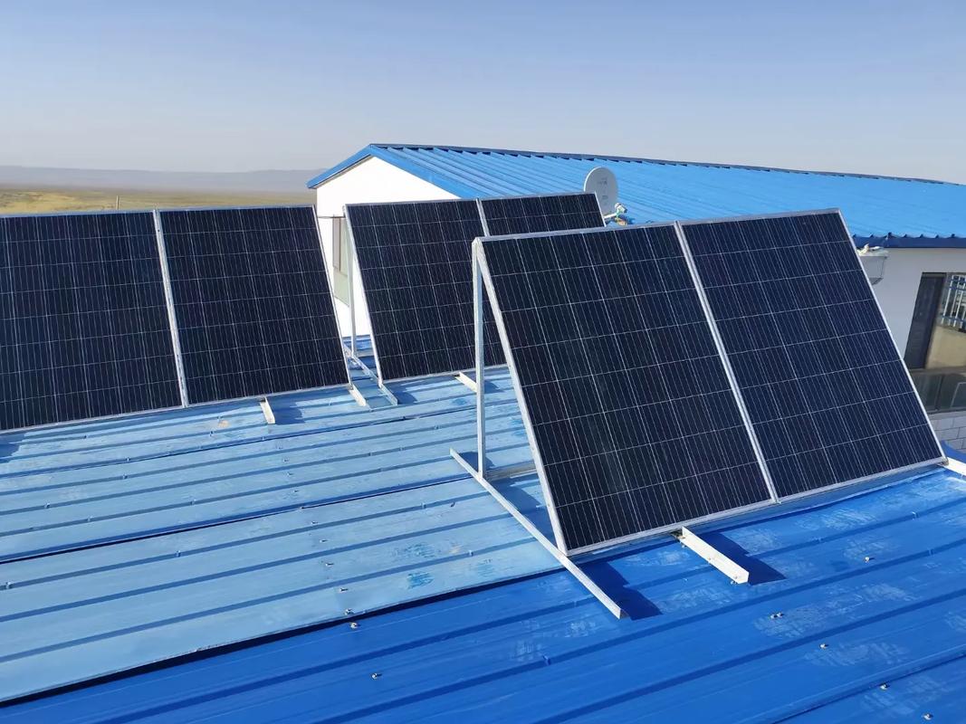 牧場牧民安裝太陽能光伏發電 綠色能源點亮草原